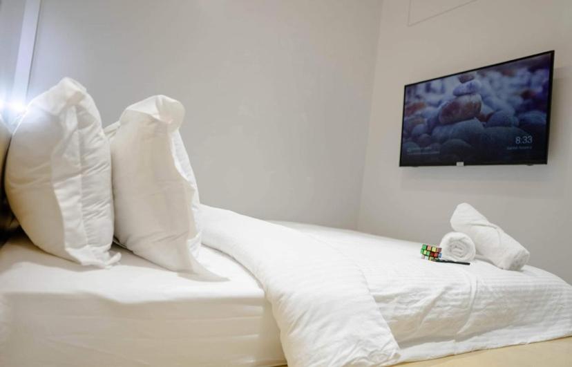 Radlett Residences Hotel - Tuguegarao エクステリア 写真