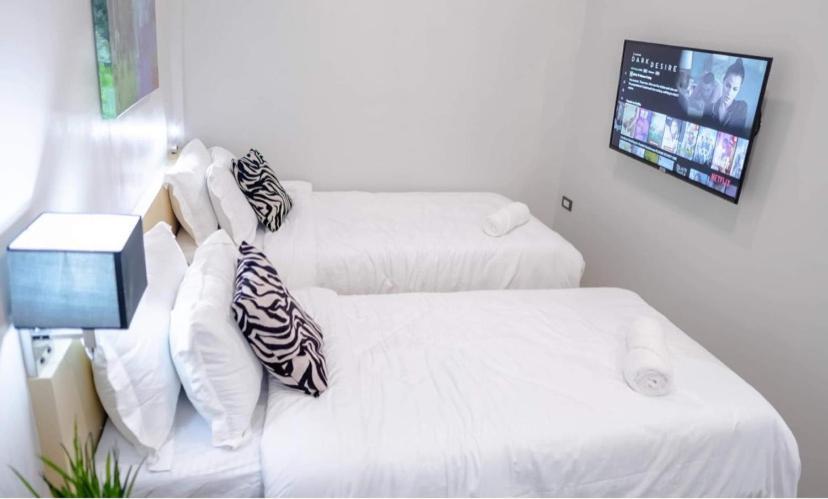 Radlett Residences Hotel - Tuguegarao エクステリア 写真