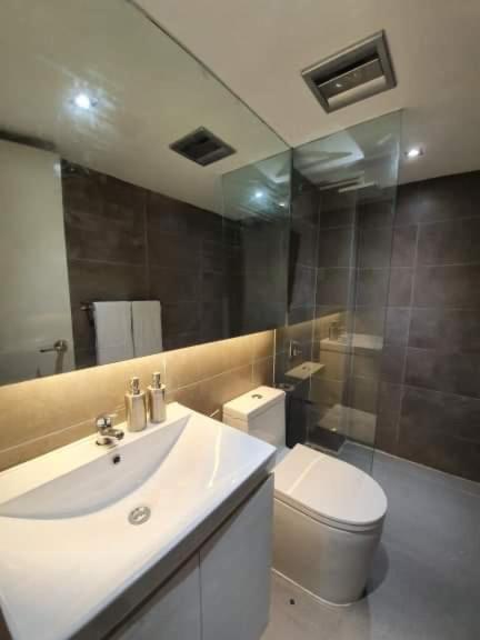 Radlett Residences Hotel - Tuguegarao エクステリア 写真