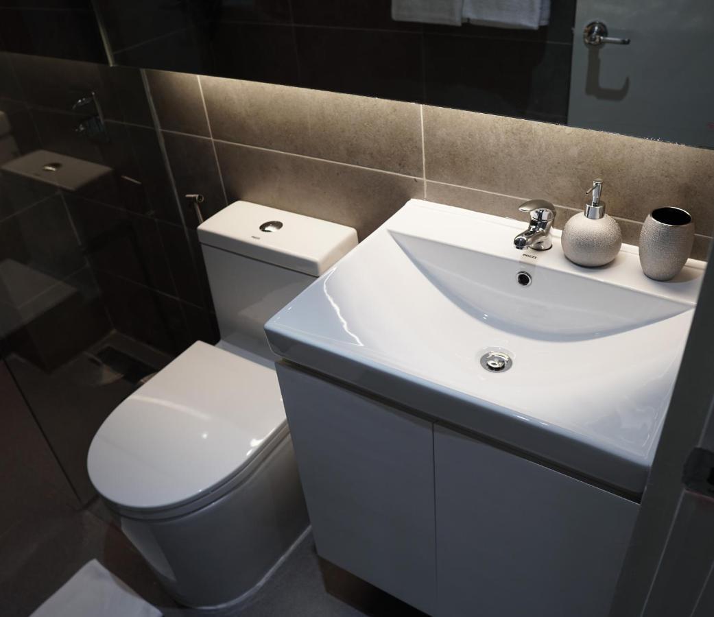 Radlett Residences Hotel - Tuguegarao エクステリア 写真